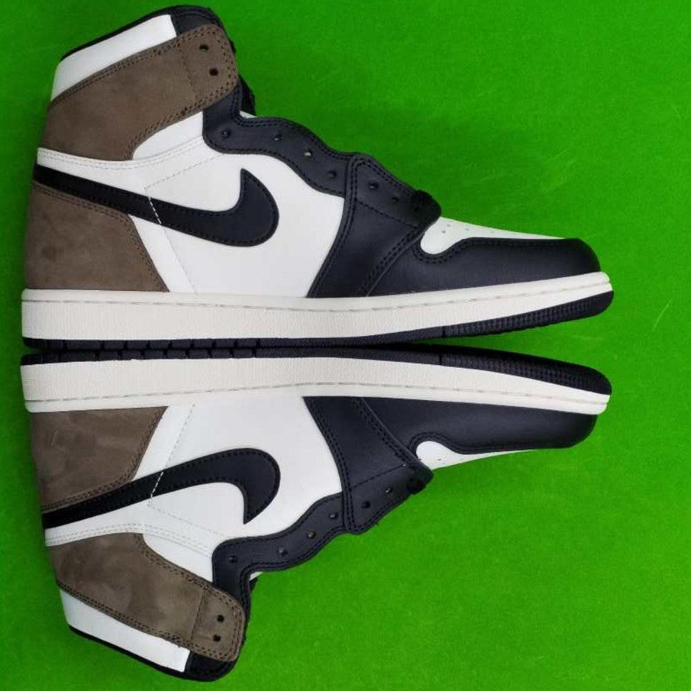 Jordan 1 Retro High Dark Mocha (10.5)